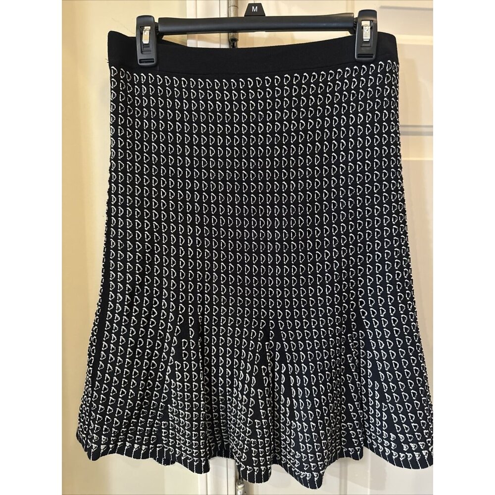 Ann Taylor NWOT Pull-On Lined Knit Black Tulip Skirt w/ White Geometrics/ Size M - Picture 2 of 4